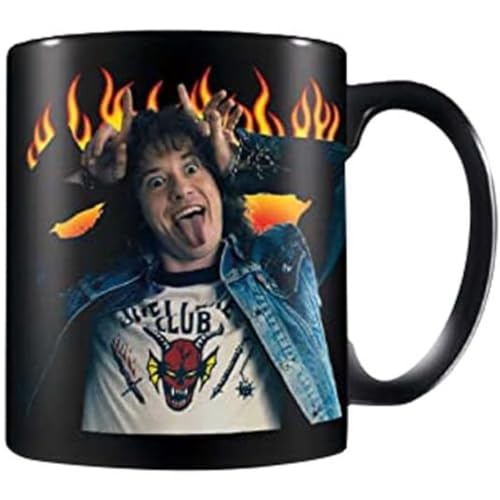 Pyramid International Stranger Things Tasse (Eddie Hellfire Design) 325 ml schwarze Keramiktasse, Kaffeetasse und Stranger Things Geschenke – Offizielles Stranger Things Merchandise von Pyramid International