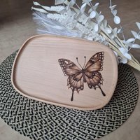 Holztablett Mit Schmetterling Holzteller Brandmalerei Keksteller Süßes Servieren Frühstück Handgemachte Gravur Geschenke von PyrographieLiebe
