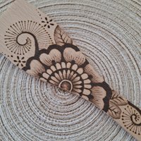 Pfannenwender Aus Holz Mit Floraler Gravur Blumen Frühling Unbehandeltes Brandmalerei von PyrographieLiebe