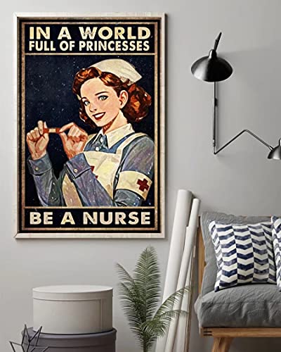 Krankenschwester-Poster, Metallschild in einer Welt voller Prinzessinnen, Be A Nurse, Vintage-Retro-Wandkunst, Poster, Retro-Schild, für Wand, Bar, Geschenk für Krankenschwestern, 20.3x30.5 cm von Pzecaru
