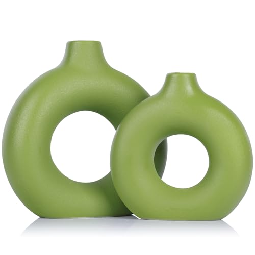 Grüne Keramikvase, 2er-Set, Blumenvase für Heimdekoration, Donut-Vase für grünes Dekor, moderne Boho-Dekovase, runde hohle Pampasgrasvase, perfekt für Esstisch, Kaminsims & Tafelaufsatz von QIANLING