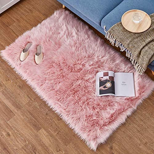 QINGLOU Faux Lammfell Schaffell Teppich (60 x 90 cm) Wohnzimmer Schlafzimmer Kinderzimmer/Als Faux Bett-Vorleger oder Matte für Stuhl Sofa (Pink, 60 x 90cm) von QINGLOU