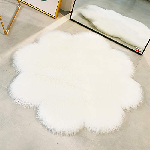 QINGLOU Faux Lammfell Schaffell Teppich (90 x 90 cm) Wohnzimmer Schlafzimmer Kinderzimmer/Als Faux Bett-Vorleger oder Matte für Stuhl Sofa (Weiß, 90 x 90cm) von QINGLOU