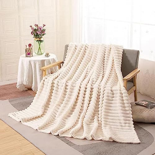 Premium Flanell Kuscheldecke weiß 200x230cm Waschmaschinenfest kuschelig weich und warm Wohndecke, Fleecedecke für Couch, Wohndecke flauschig als Sofadecke Couchdecke… von QOFLY