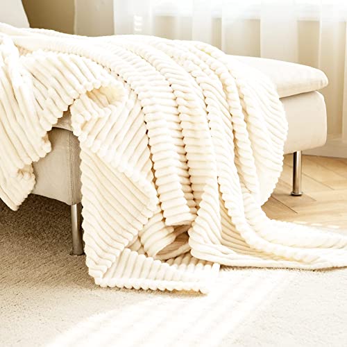 QOFLY Soft Kuscheldecke weiß 150x200 cm Geschenkverpackung Hochwertige, Flauschige Fleecedecke als Wohndecke, Tagesdecke oder Sofaüberwurf… von QOFLY