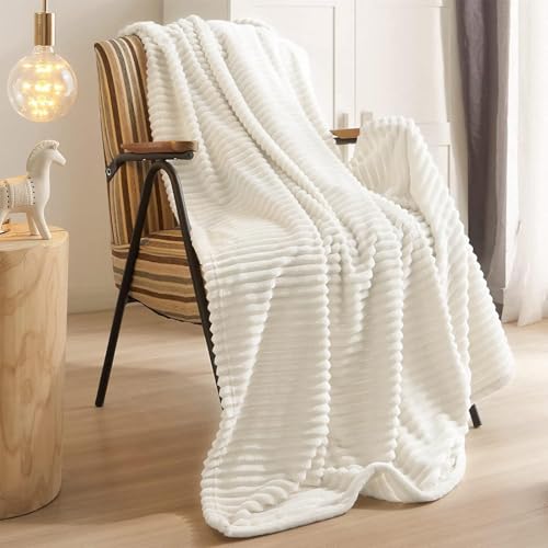 QOFLY Soft Kuscheldecke weiß 150x200 cm Geschenkverpackung Hochwertige, Flauschige Fleecedecke als Wohndecke, Tagesdecke oder Sofaüberwurf… von QOFLY