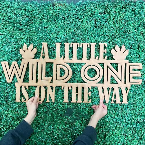 Schild mit Aufschrift "A Little Wild One is On The Way", Holz-Safari-Banner für Babypartys, Dschungel-Thema, Jungendusche, Dekoration, Abenteuer-Babyparty-Dekoration von QPARTYFIRE