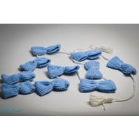 Gestrickte Schleife Girlande, Gestrickt, Wohnkultur, Liebe, Schleife, Girlanden, Baby-Dusche Ammer, Baby Blue Dekor, Blaue Blau Gestrickte Schleife Girlande, Gestrickt, Wohnkultur, Liebe, Schleife, Girlanden, Baby-Dusche Ammer, Baby Blue Dekor, Blaue Blau von QaffkaCrafts