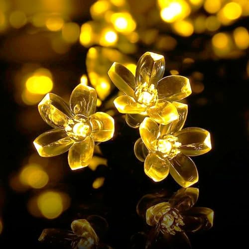 Qedertek Solar Lichterkette Aussen 7M 50 LED Blumen Lichterkette Außen Solar Wasserdicht IP65, 8 Modi Solarlichterkette für Garten, Terrasse, Balkon, Bäume, Hochzeiten, Party Deko (Warmweiß) von Qedertek