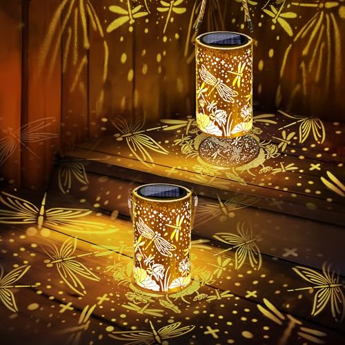 Qedertek Solarlampen für Außen Garten, 2 Stück LED Metall Libelle Solarlaterne für Außen Hängend, IP65 Wasserdicht Solarleuchten Gartendeko für Balkon Patio Baum Terrasse Geschenke für Frauen Mama Qedertek Solarlampen für Außen Garten, 2 Stück LED Metall Libelle Solarlaterne für Außen Hängend, IP65 Wasserdicht Solarleuchten Gartendeko für Balkon Patio Baum Terrasse Geschenke für Frauen Mama von Qedertek