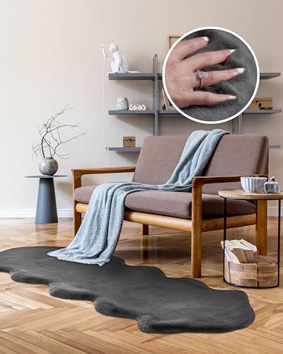 Qiyano Hochflor Teppich Fell-Form für Wohnzimmer aus Kunstfell weich Flauschteppich Fellimitat Flauschiger Soft Shaggy, Fellteppich (Imitat) Farbe: Anthrazit, Größe: 60 x 180 cm Sheepskin von Qiyano