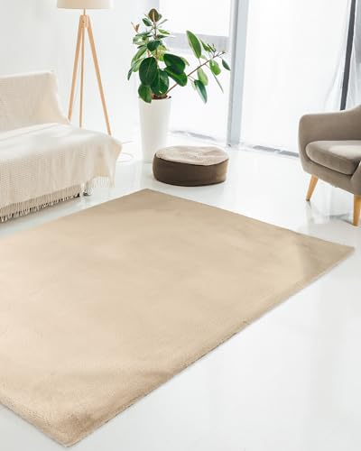 Qiyano Teppich Hochflor - Fellimitat, flauschig, weich, Soft, kuschelig, einfarbig, Pastell - Wohnzimmer, Schlafzimmer, Kinderzimmer, Büro - Farbe: Beige, Größe: 80 x 150 cm von Qiyano