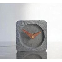 Beton Tischuhr | Schreibtisch Uhr Standuhr Aus Geschenkidee Design Kunst Besondere Beton Tischuhr | Schreibtisch Uhr Standuhr Aus Geschenkidee Design Kunst Besondere von QuaUnikArts