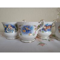 Vintage Queen's China "Zodiacs' Kleine Teetassen von QuaintItFunky