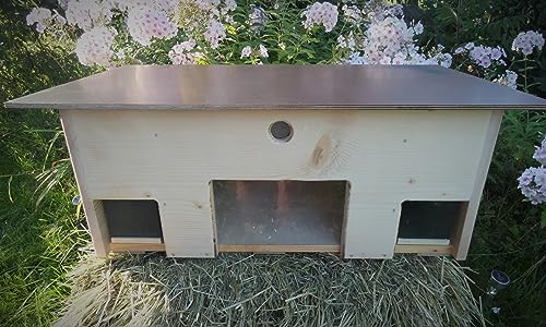 Igelfutterhaus mit Beobachtungsfenster 80cm x 40cm x 32cm Igelhotel 18mm Vollholz Witterungsbeständig Labyrintheingang easytouch-Rattenklappe (Fichte Natur, Mit Beobachtungsfenster und Boden) von Qualität aus Niederbayern ARBRIKADREX