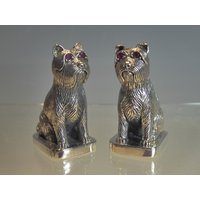 Feines Paar Massive Silber Neuheit Sitzende Hund Salz & Pfeffer Töpfe von Quantiquecollectable