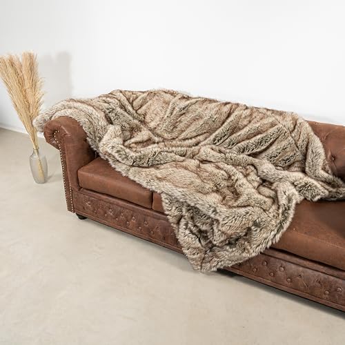 Quantum Interior by Maxland Flauschige Felldecke Wohn- & kuscheldecken, Kunstfelldecke, Kuscheldecke flauschig Pelzdecke in Wolf oder Fuchs Optik, Wendedecke, XXL Kuscheldecke(220x240 cm, Simba) von Quantum Interior by Maxland