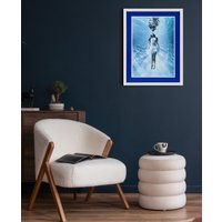 queence Bild mit Rahmen "Frau unter Wasser", Bilder von Frauen-Foto-Frau-Unterwasserwelt, (1 St.), Poster mit buntem Acrylglas Passepartout von Queence