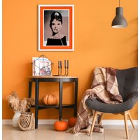 queence Bild mit Rahmen "Frühstück bei Tiffany, Audrey Hepburn", Bilder von Frauen-Film-Filmfiguren-Foto-Frau, (1 St.), Poster mit buntem Acrylglas Passepartout von Queence
