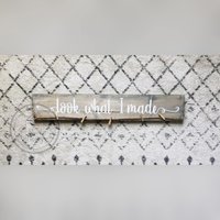 Look What I Made Zeichen/Kinder Kunst Display Wohnkultur Kunstprojekte Kinderprojekte Hängen Holzschild Mit Wäscheklammern von QuietLivingDesigns