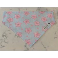 Sakura Kirschblüten Kawaii Hundehalstuch von QuigleysCloset