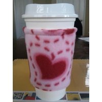 Herz Print Fleecestoff Kaffee Kuschelige/Kaffeehülle - 12, 16 Unzen Kaffeetasse/ Geschenk Unter 5 Dollar von QuiltNCrochet