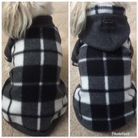 Kleiner Hundepullover. Schwarz Weiß Karierter Fleece Kapuzenpullover. | Bitte Überprüfen Sie Die Größe von QuiltNCrochet