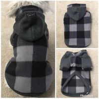 Schwarz Grauer Büffel Kariertes Kapuzenpullover. Und Grau Kariertes Fleece Small Breed Hundepullover. | Pls Double Check The Size von QuiltNCrochet
