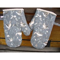 Topfhandschuhe - Topflappen Aus Acufactum Stoff Gänse Allover Auf Dunkelgrau Topfhandschuhe - Topflappen Aus Acufactum Stoff Gänse Allover Auf Dunkelgrau von Quiltherz