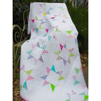 Make To Order Wunderschöner Mädchenhafter Quilt, Moderne Sterne, Verschiedene Größen von Quiltoff