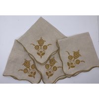 Vintage Leinen Servietten Set Gold Folk Art, Ausgebogten Borte | 4Er-Set von QuiltsAndTreasuresJ