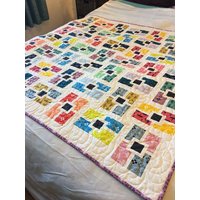 Handgemachter Geometrisch-Lap Quilt Helle Baby-Decke Aus Baumwolle | 130 cm X 130 cm von QuiltsClothsCovers