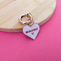 "Walkies - Hundemarke Graviert "Walkies?" Gold Haustier-Id von QuinnsPinsUK