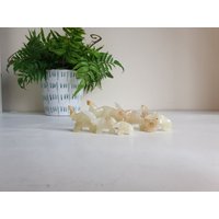 Set Von Sechs Creme/ Grün/ Weiß Marmor/Onyx Geschnitzte Elefanten von QuirkyAntiquesTom
