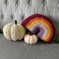 Gehäkelte Regenbogenkissen - Harvest Sunset Kissen von QuirkyWitchArt