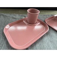 Vintage New Old Stock Cafeteria Style Rose Pink Teller Und Becher Rubbermaid 2Er Set | 4 Stück} - K von QuirkyandCuriousShop