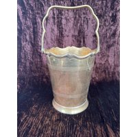 Vintage Schwerer Messing Eimer Oder Blumenvase Mit Griff Modernes Dekor Gold - K von QuirkyandCuriousShop