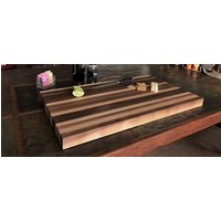 Schneidebrett Aus Nussbaum Ahorn Altholz, Mit Langer Maserung Schneidebrett Aus Nussbaum Ahorn Altholz, Mit Langer Maserung von Quixoticwoodworks