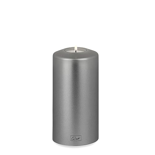 Qult Farluce Classic Metallic Silber • ∅ 8 cm Höhe 15 cm • Teelichthalter in Kerzenform • Kunststoffkerze in Kerzenoptik • Mit Teelichteinsatz • inkl. 1 TLN50 Nightlight Teelicht von Qult