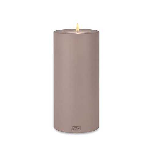 Qult Farluce Trend • Farbe Taupe • ∅ 10 cm Höhe 21 cm • Teelichthalter in Kerzenform • Kunststoffkerze in Kerzenoptik • Mit Teelichteinsatz • inkl. 1 TLM16 Maxilight Teelicht (für ∅ 10 & 12 cm) von Qult