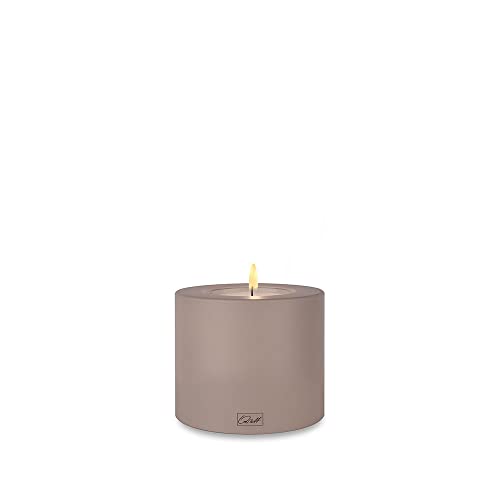 Qult Farluce Trend • Farbe Taupe • ∅ 10 cm Höhe 8 cm • Teelichthalter in Kerzenform • Kunststoffkerze in Kerzenoptik • Mit Teelichteinsatz • inkl. 1 TLM16 Maxilight Teelicht (für ∅ 10 & 12 cm) von Qult