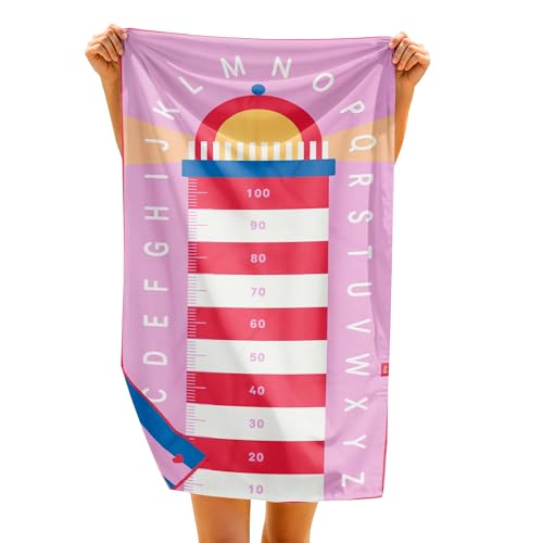 Quut – Strand-/Poolhandtuch für Kinder mit Spiel – Ultraschnell trocknende Mikrofaser, sandfrei – kompakt, leicht (Leuchtturm, M - 140 x 70 cm) von Quut