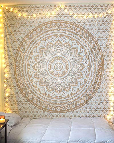 RAJRANG BRINGING RAJASTHAN TO YOU Goldener Mandala-Wandteppich fur Schlafzimmer und Wohnzimmer, Wandbehang aus Baumwolle, goldenes und weißes Ombre, 228,6 x 213,4 cm von RAJRANG BRINGING RAJASTHAN TO YOU