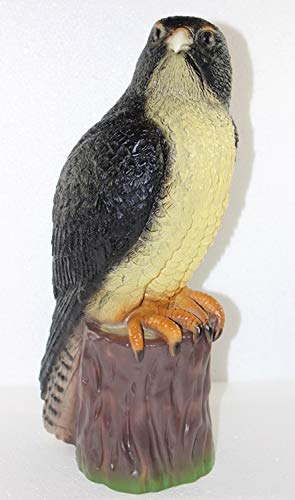 RAKSO Deko Garten Figur Dekofigur Gartenfigur Tierfigur Falke Greifvogel auf Baumstamm sitzend aus Kunststoff Höhe 39 cm von RAKSO