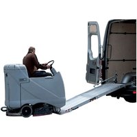 Schwenkbare Einbaurampe - Breite 1020mm, Länge 2400mm (gefaltet 1310mm), Ladehöhe 585mm, Traglast 450kg mit Achsenabstand 1000mm - RRD00 von RAMPE DE CHARGEMENT - MATISERE