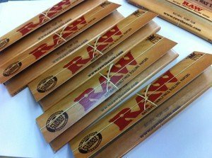 Raw Classic King Size Slim Natural Hemp Gum Rolling Rizla Papers 10 Booklets von RAW