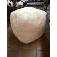 Ottomane, Handgefertigter Würfel Aus Reinem Schaffell 40 cm X von RAWLeatherArgentina