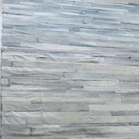 Patchwork Kuhfell Teppich, Modell Streifen, Creme, Weiß Und Mix Aus Grau. Verkauf, Bereit Zu Gehen. 12 "x 9' Kostenloser Versand, 1 Auf Lager Patchwork Kuhfell Teppich, Modell Streifen, Creme, Weiß Und Mix Aus Grau. Verkauf, Bereit Zu Gehen. 12 "x 9' Kostenloser Versand, 1 Auf Lager von RAWLeatherArgentina