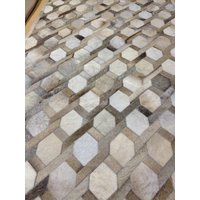 Patchwork Rindsleder Teppich - Model Link 6 "x 6' Mix Aus Grau-, Beige- Und Hellbrauntönen von RAWLeatherArgentina