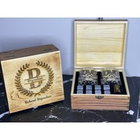 Personalisiertes Whiskyglas-Set Aus Holzbox | Holzkisten-Set Benutzerdefiniertes Box-Set Geschenkbox Holz Individuelles Holzgeschenk Whiskysteine von RBcraftandmore